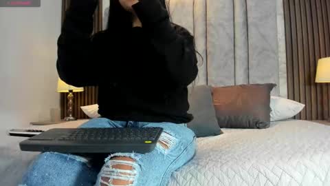 Tiff3 online show from October 2025 05:35:01 PM