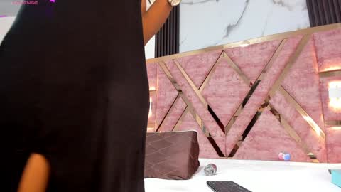 Tifanny online show from January 2025 06:28:02 PM