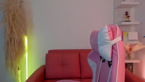 Tiffany online show from December 2025 10:39:01 PM