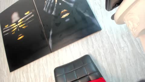 Snapshot of tiff_valentine chatting on January 2025 05:10:01 AM Tiffany online show from January 2025 05:10:01 AM