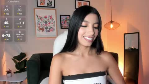 Snapshot of tiffany_low chatting on May 2026 04:27:02 PM tiffany_low online show from May 2026 04:27:02 PM