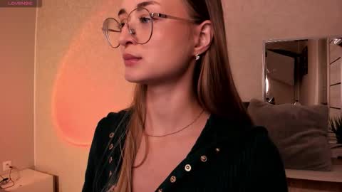 Tiffany online show from September 2025 01:37:02 PM