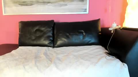 Stefany Suarez online show from October 2025 07:12:02 PM