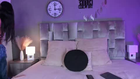 Tiffany  online show from February 2025 12:41:02 PM