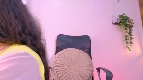 Tiffany  online show from October 2025 07:58:02 PM