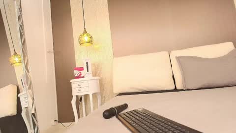 T I F F A N Y online show from September 2025 09:04:01 PM