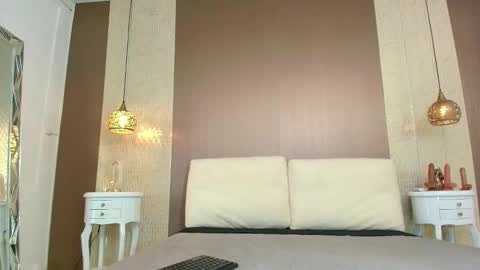 T I F F A N Y online show from November 2025 07:49:02 PM