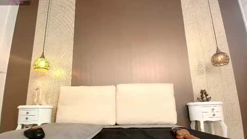 T I F F A N Y online show from December 2025 08:16:02 PM