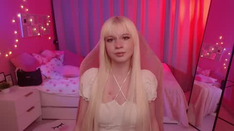 Snapshot of tilda_swintonn chatting on May 2026 07:39:02 AM Lola online show from May 2026 07:39:02 AM