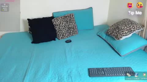 Snapshot of tim_and_sam chatting on November 2025 08:09:02 PM Timothy and Santy online show from November 2025 08:09:02 PM