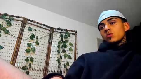 Snapshot of timewith_sebas chatting on January 2025 12:28:01 AM salem online show from January 2025 12:28:01 AM