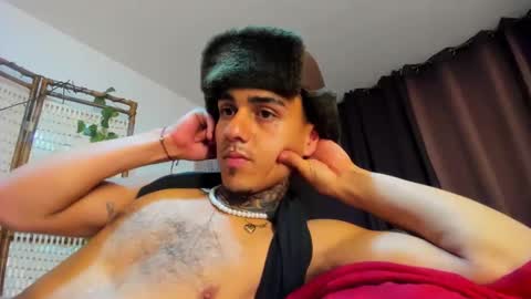 Snapshot of timewith_sebas chatting on March 2025 01:25:02 AM salem online show from March 2025 01:25:02 AM