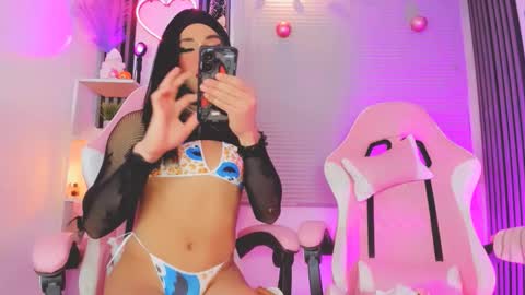 Hallie And Annie online show from December 2025 02:39:02 AM