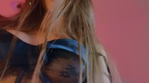 Snapshot of tina_akira chatting on October 2025 06:06:02 PM Helen online show from October 2025 06:06:02 PM