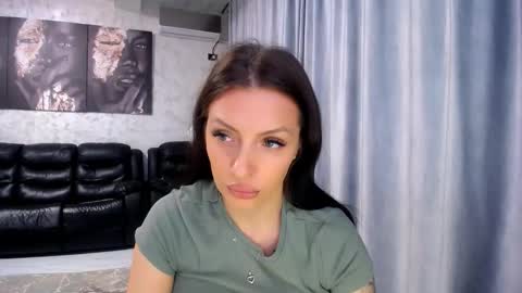 Andreea online show from November 2025 08:41:02 PM