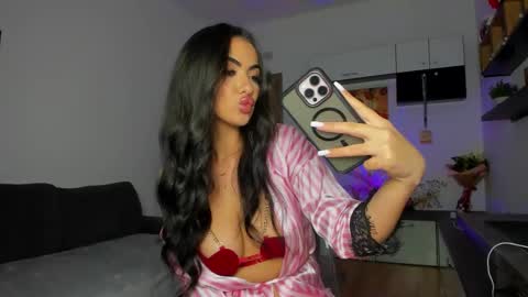 Andreea online show from December 2025 10:58:01 PM