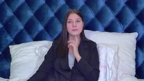 TinaBurton online show from November 2025 04:10:02 PM