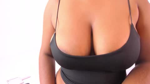 Tina online show from November 2025 12:00:02 PM