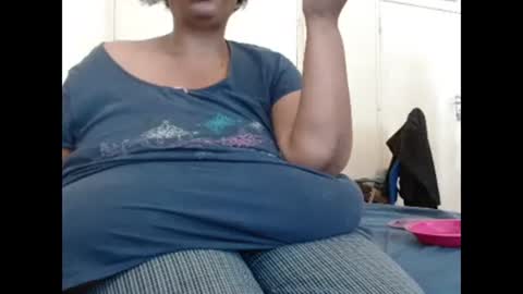 Snapshot of tinagiant chatting on January 2025 02:42:01 PM tinagiant online show from January 2025 02:42:01 PM