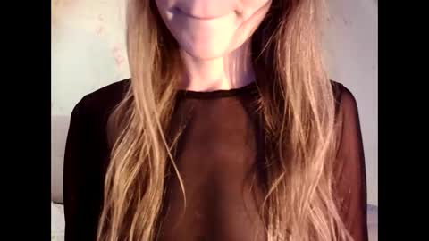 Snapshot of tinalamoon chatting on December 2024 07:28:01 AM Lisa online show from December 2024 07:28:01 AM