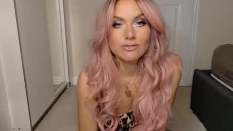 Snapshot of tinkerbell822 chatting on February 2026 09:02:01 AM tinkerbell822 online show from February 2026 09:02:01 AM