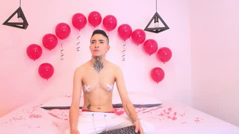 Snapshot of tinny_and_candy chatting on February 2025 01:51:02 PM TINNY AND CANDY online show from February 2025 01:51:02 PM