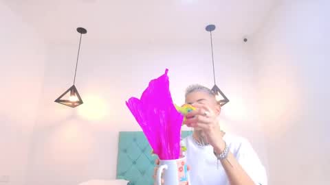 Snapshot of tinny_and_candy chatting on March 2025 01:59:02 PM TINNY AND CANDY online show from March 2025 01:59:02 PM