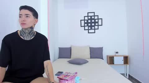 Snapshot of tinny_and_candy chatting on October 2025 12:15:02 PM TINNY AND CANDY online show from October 2025 12:15:02 PM