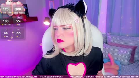 Snapshot of tiny__emmy chatting on January 2025 09:24:02 AM Emmy blue berry1 online show from January 2025 09:24:02 AM