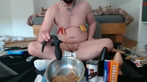 Snapshot of tiny_cock_pig chatting on April 2026 04:32:02 PM Luke online show from April 2026 04:32:02 PM