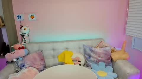 tiny_cora online show from September 2025 04:22:02 PM