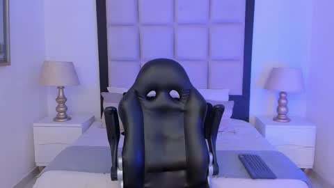 Thomm  Independent Model online show from March 2026 10:38:02 PM