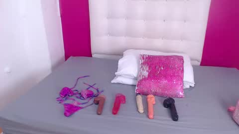 tiny_whore18 online show from October 2025 03:31:02 PM