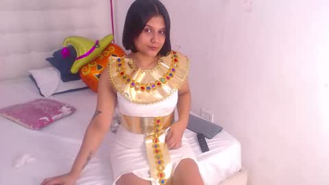 tiny_whore18 online show from October 2025 03:25:01 PM