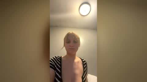 Snapshot of tinyblondebarbie chatting on May 2026 08:00:01 AM tinyblondebarbie online show from May 2026 08:00:01 AM