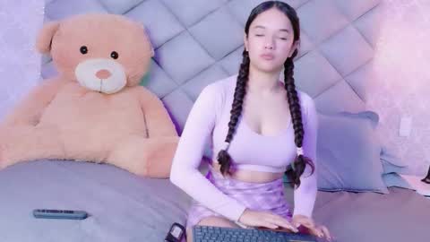 Snapshot of tinycurlqueen chatting on December 2025 07:19:02 PM TinyCurlQueen online show from December 2025 07:19:02 PM