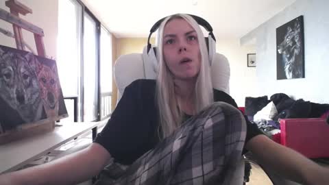 stage Kylie Sinner  brand CLITBAIT online show from November 2025 12:29:02 PM