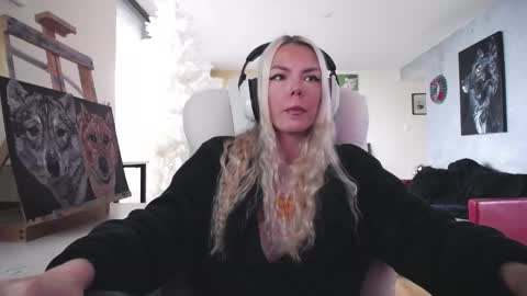 stage Kylie Sinner  brand CLITBAIT online show from November 2025 07:12:01 PM