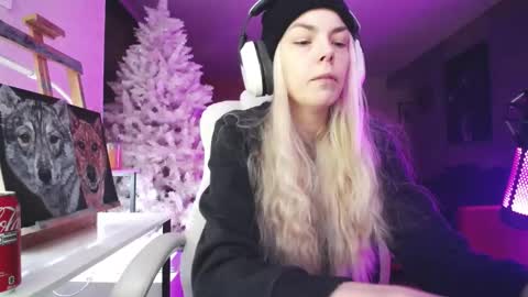 stage Kylie Sinner  brand CLITBAIT online show from November 2025 09:47:01 PM