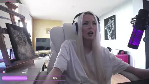 stage Kylie Sinner  brand CLITBAIT online show from March 2026 07:53:01 PM