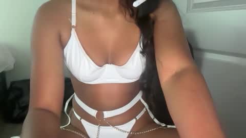Snapshot of tinylittlebrownie chatting on June 2026 09:21:02 PM tinylittlebrownie online show from June 2026 09:21:02 PM