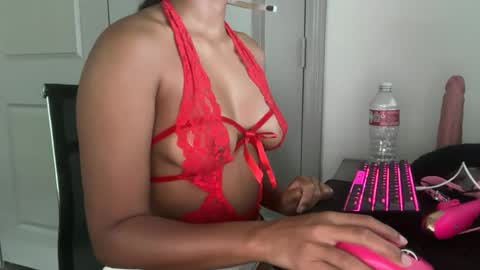 Snapshot of tinylittlebrownie chatting on June 2026 10:45:02 PM tinylittlebrownie online show from June 2026 10:45:02 PM