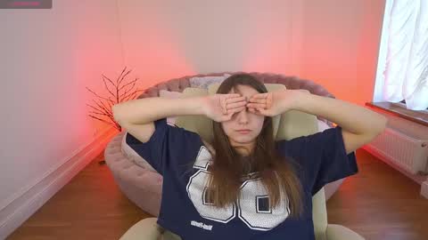 tinynataliee online show from April 2026 07:35:01 AM