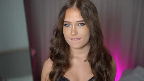 Lili online show from December 2025 02:44:01 PM