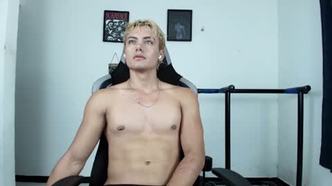 Snapshot of titan_fitness chatting on June 2026 05:15:01 AM Kevin online show from June 2026 05:15:01 AM