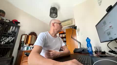 Snapshot of tksnoopy7 chatting on February 2026 06:56:02 AM TKSnoopy online show from February 2026 06:56:02 AM