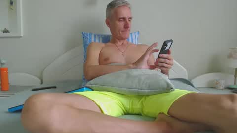 Daniel Bisexual uncut 20cm online show from September 2025 05:51:01 AM