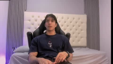 toji lee online show from November 2025 02:33:01 AM