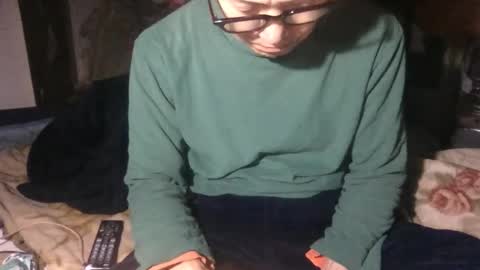 small man online show from November 2025 03:39:01 PM