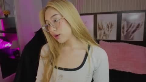 Snapshot of tokyoluu chatting on September 2025 10:00:01 PM tokyoluu online show from September 2025 10:00:01 PM